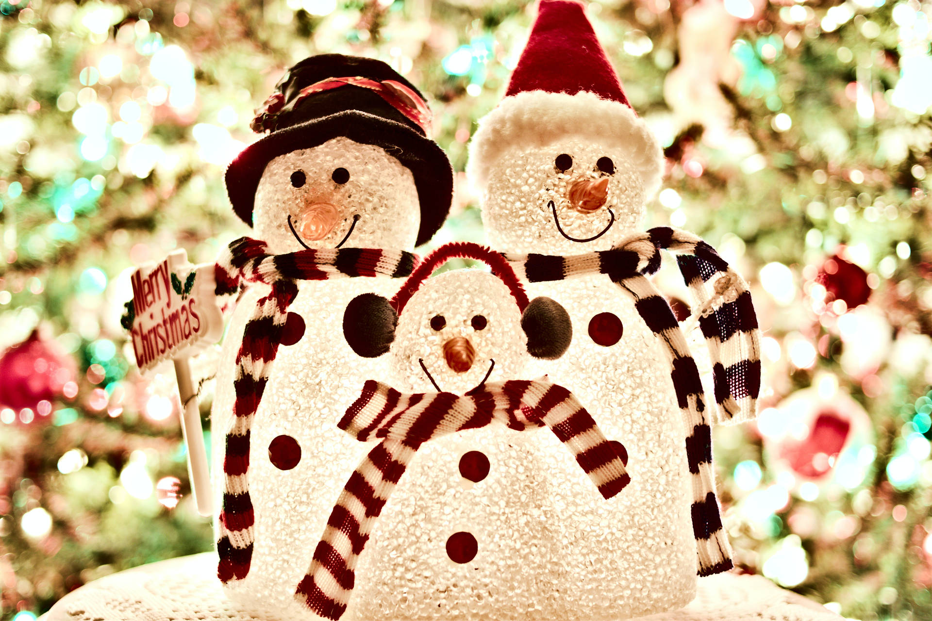 High Resolution Christmas Snowman Family Background