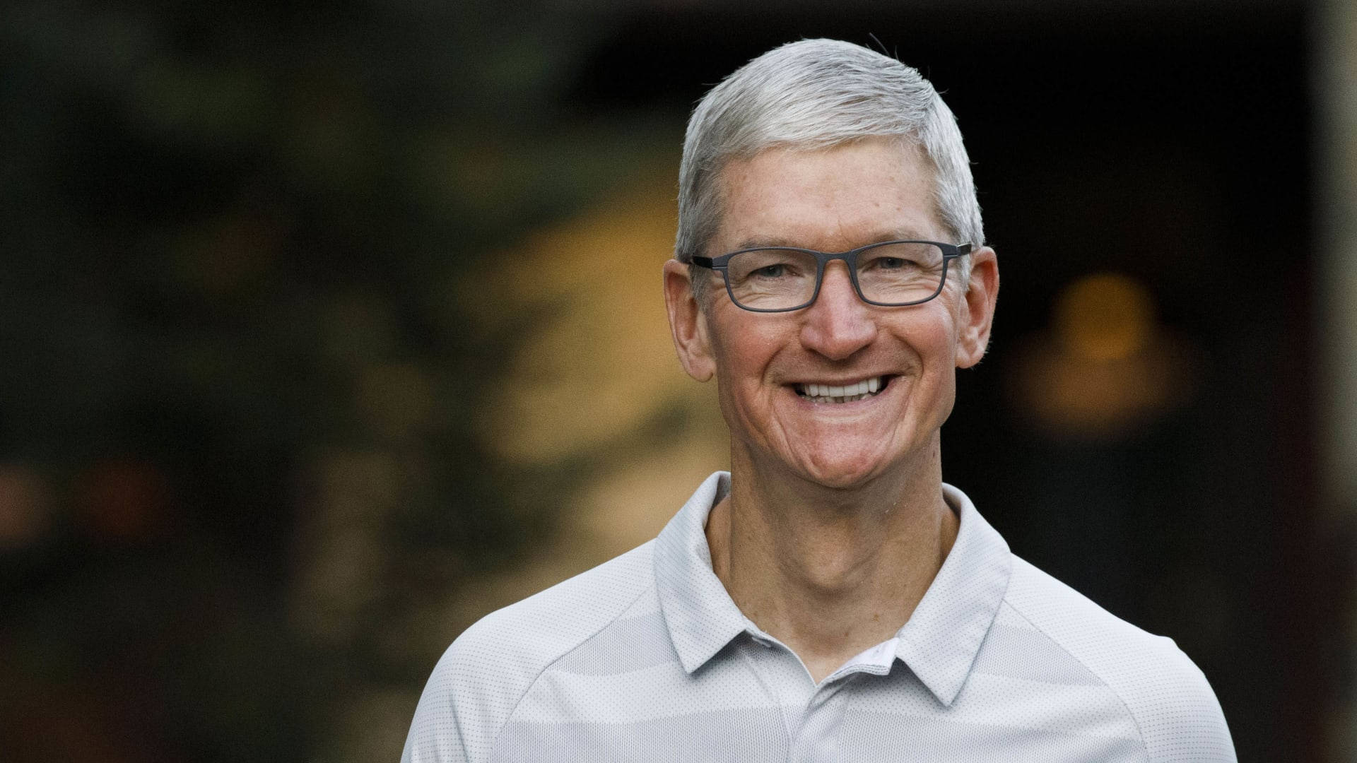 Highest Paid U.s. Ceo Tim Cook Background