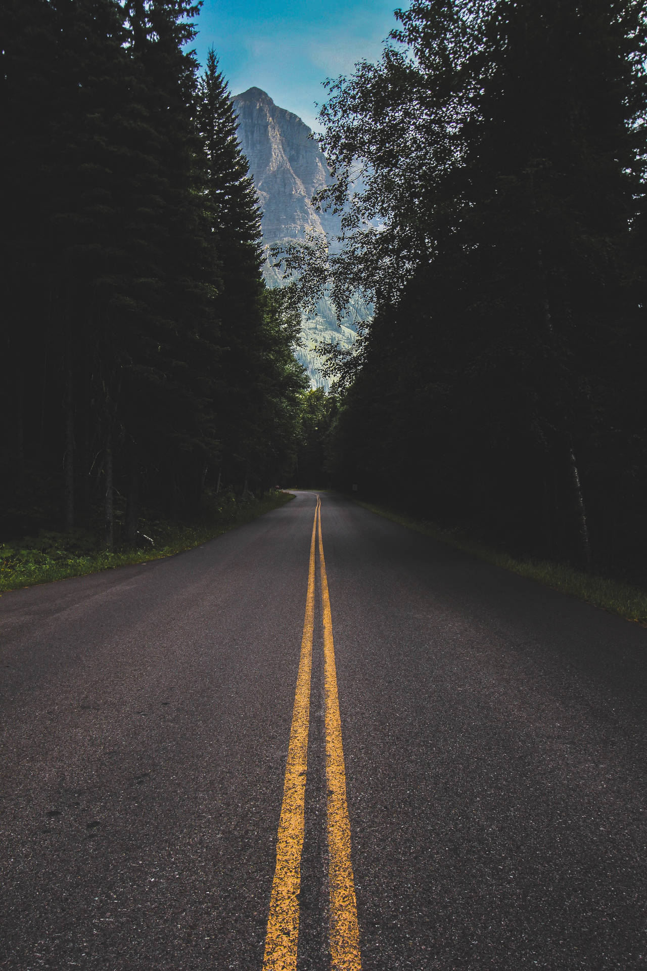 Highway Road In Montana Iphone Background