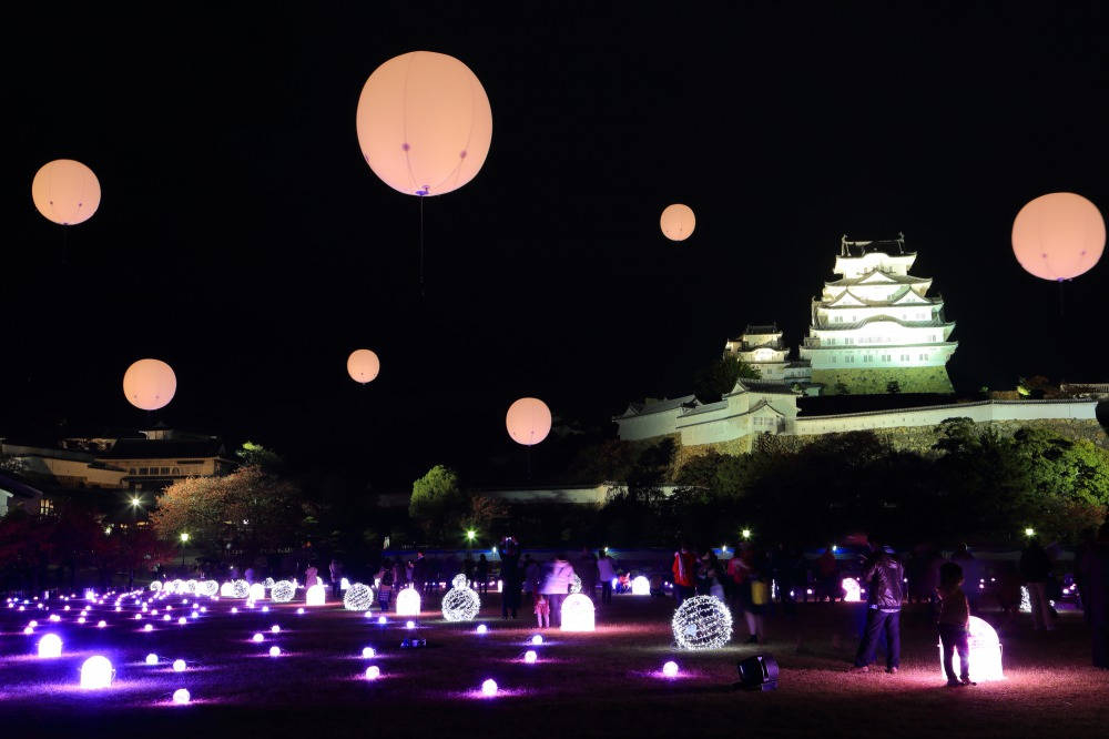 Himeji Castle And Flying Lanterns Background