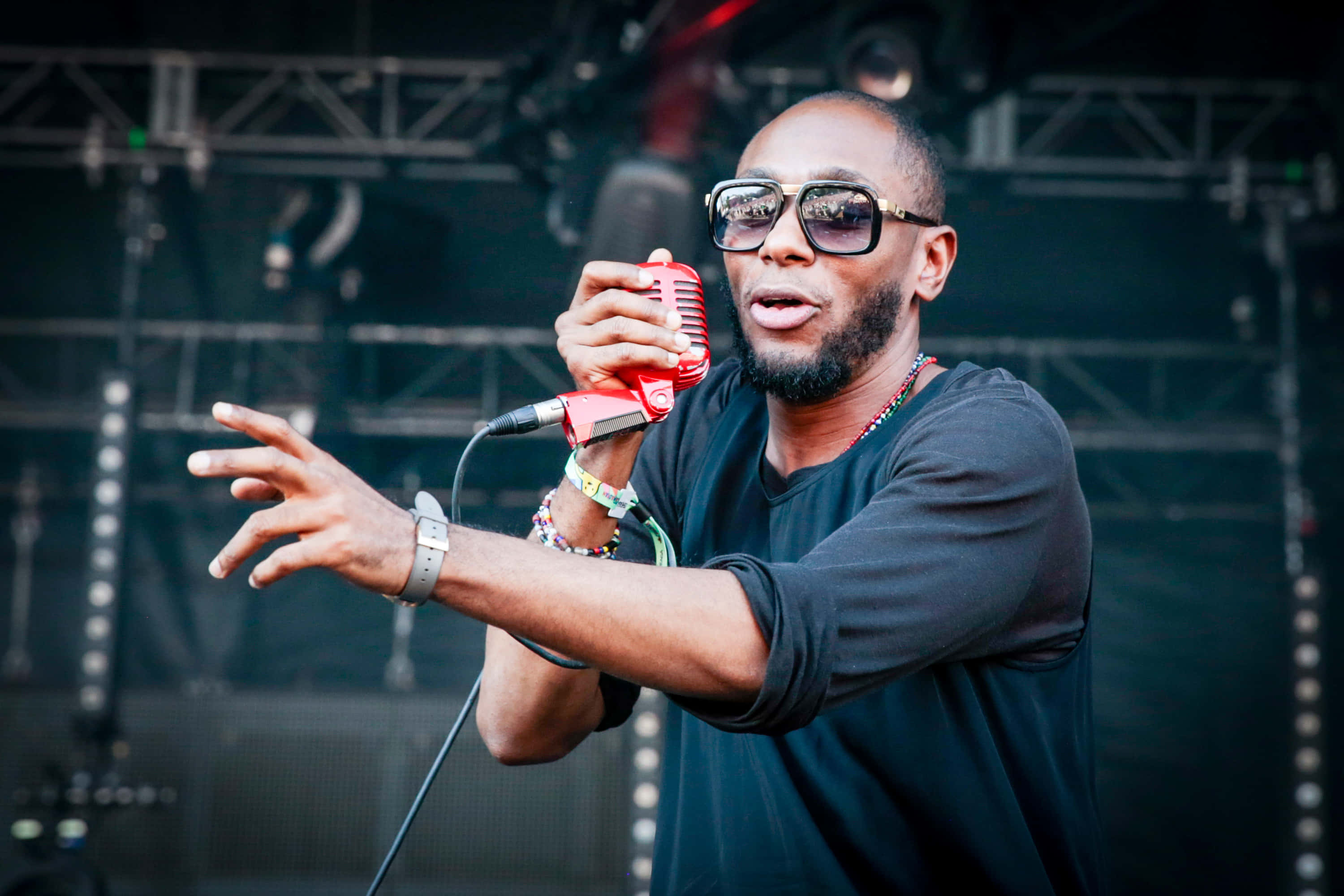 Hip-hop Icon Yasiin Bey Background