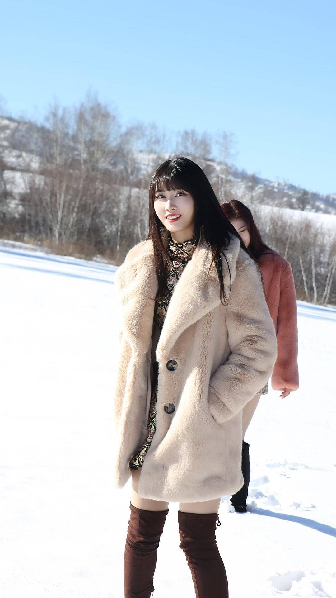 Hirai Momo In Snow