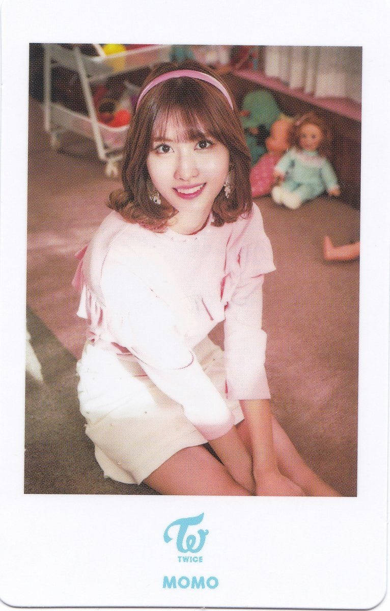 Hirai Momo Polaroid Photo Background