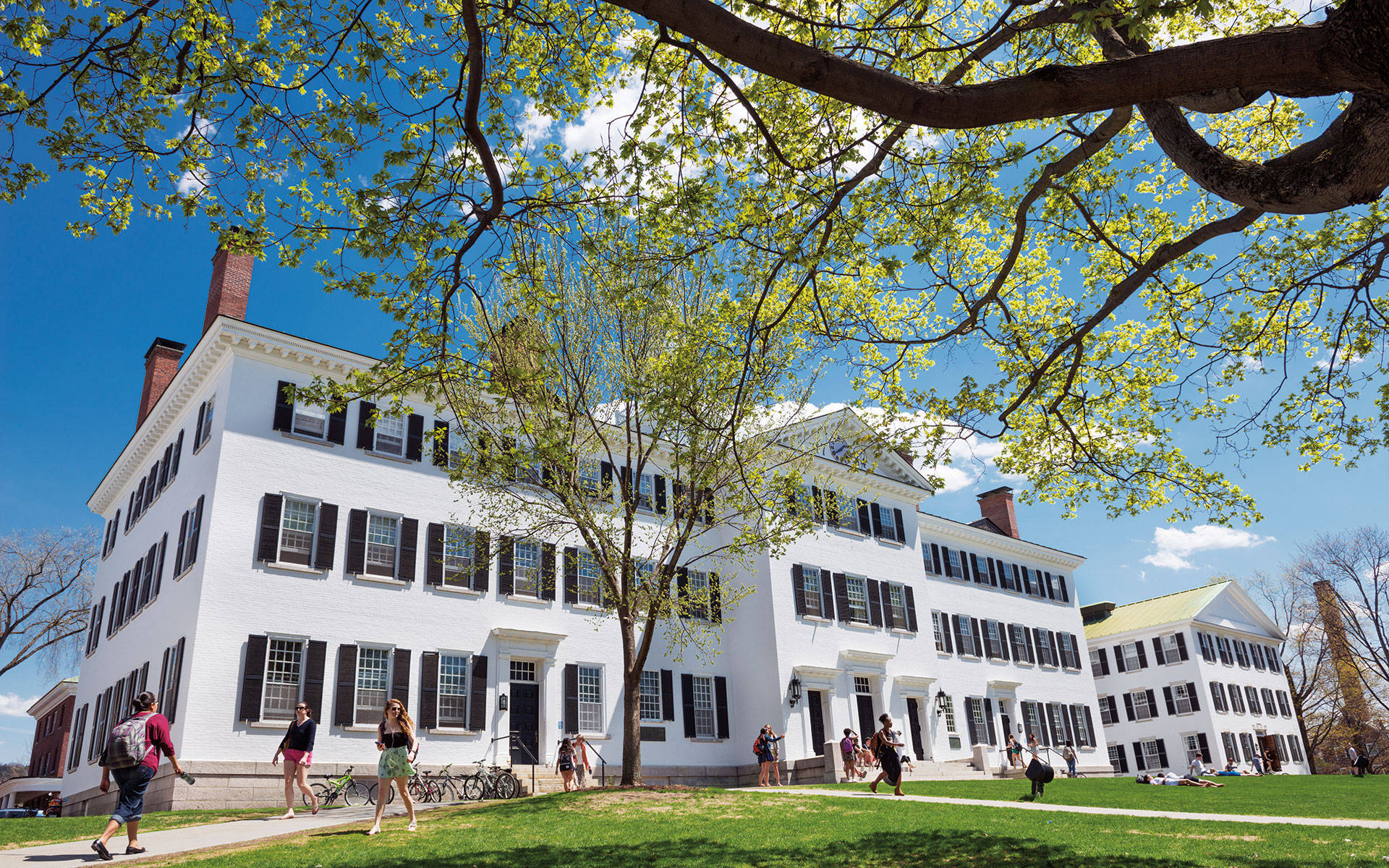 Historic Dartmouth Hall At Dartmouth College Background