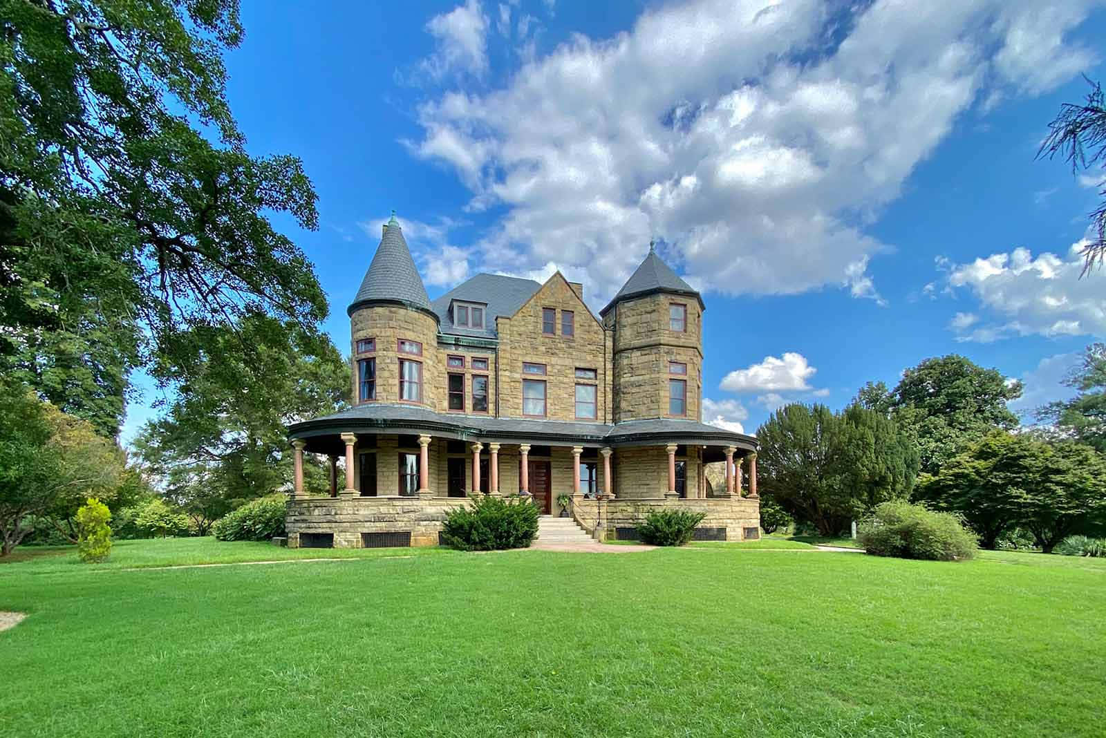 Historic Mansion Richmond Background