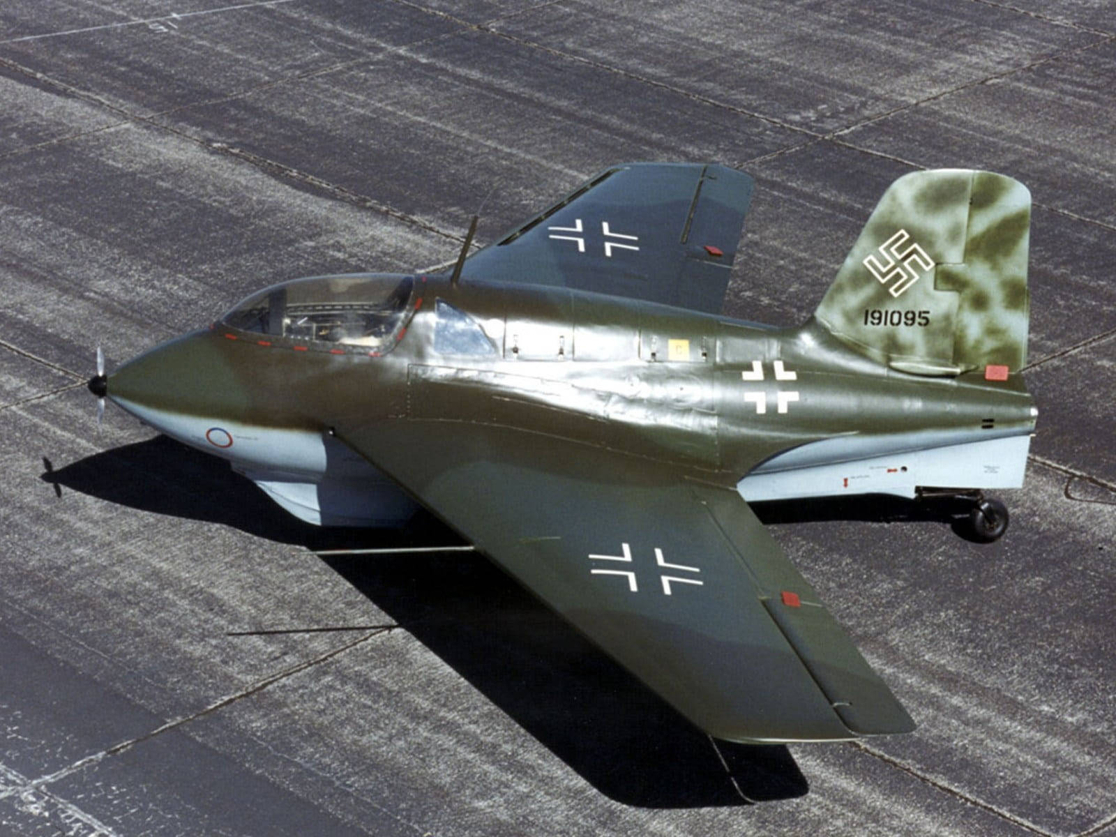 Historic Me-163 Komet - A Powerful German Ww2 Fighter Plane Background