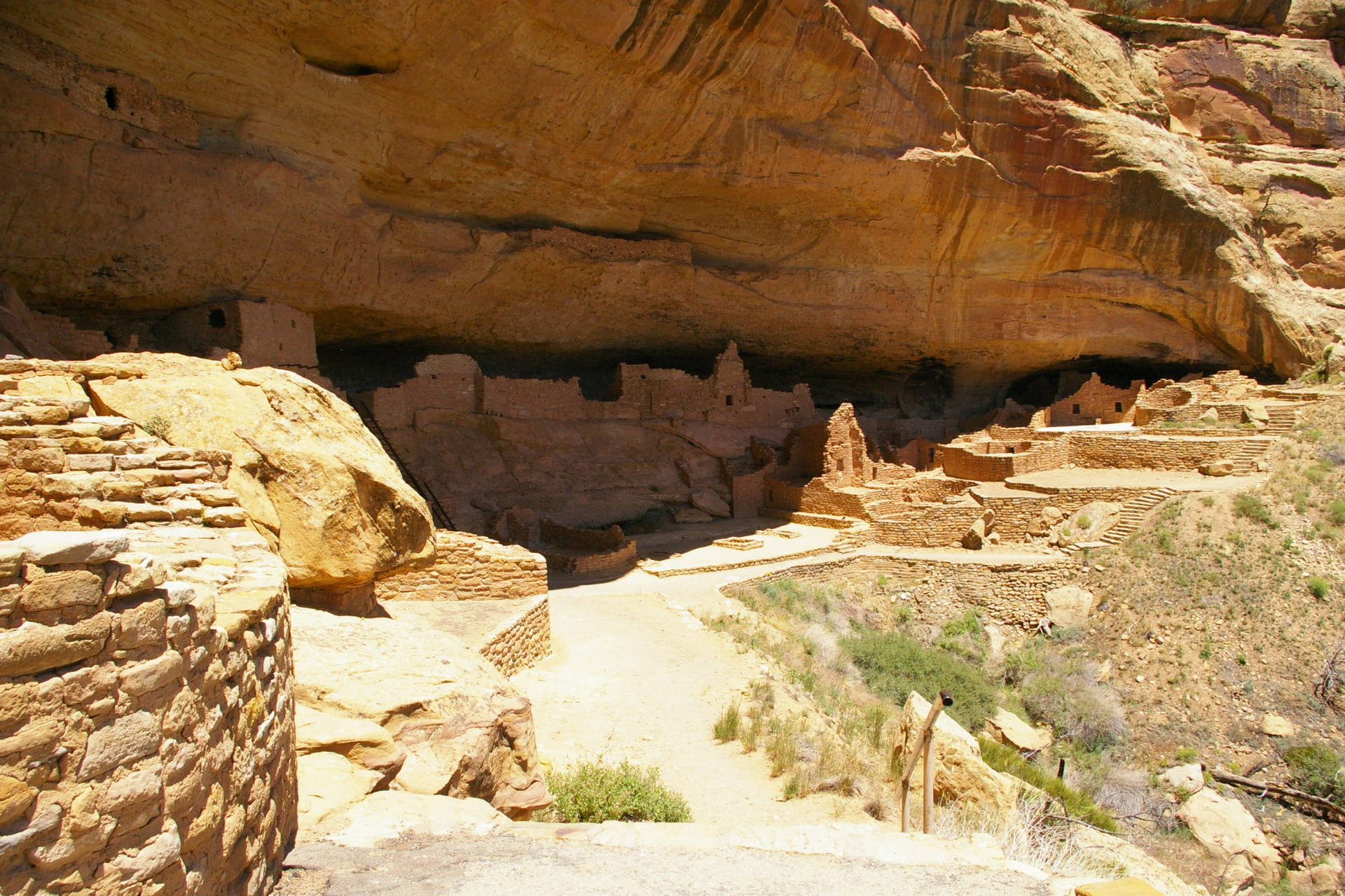 Historic Mesa Verde Ruins Background