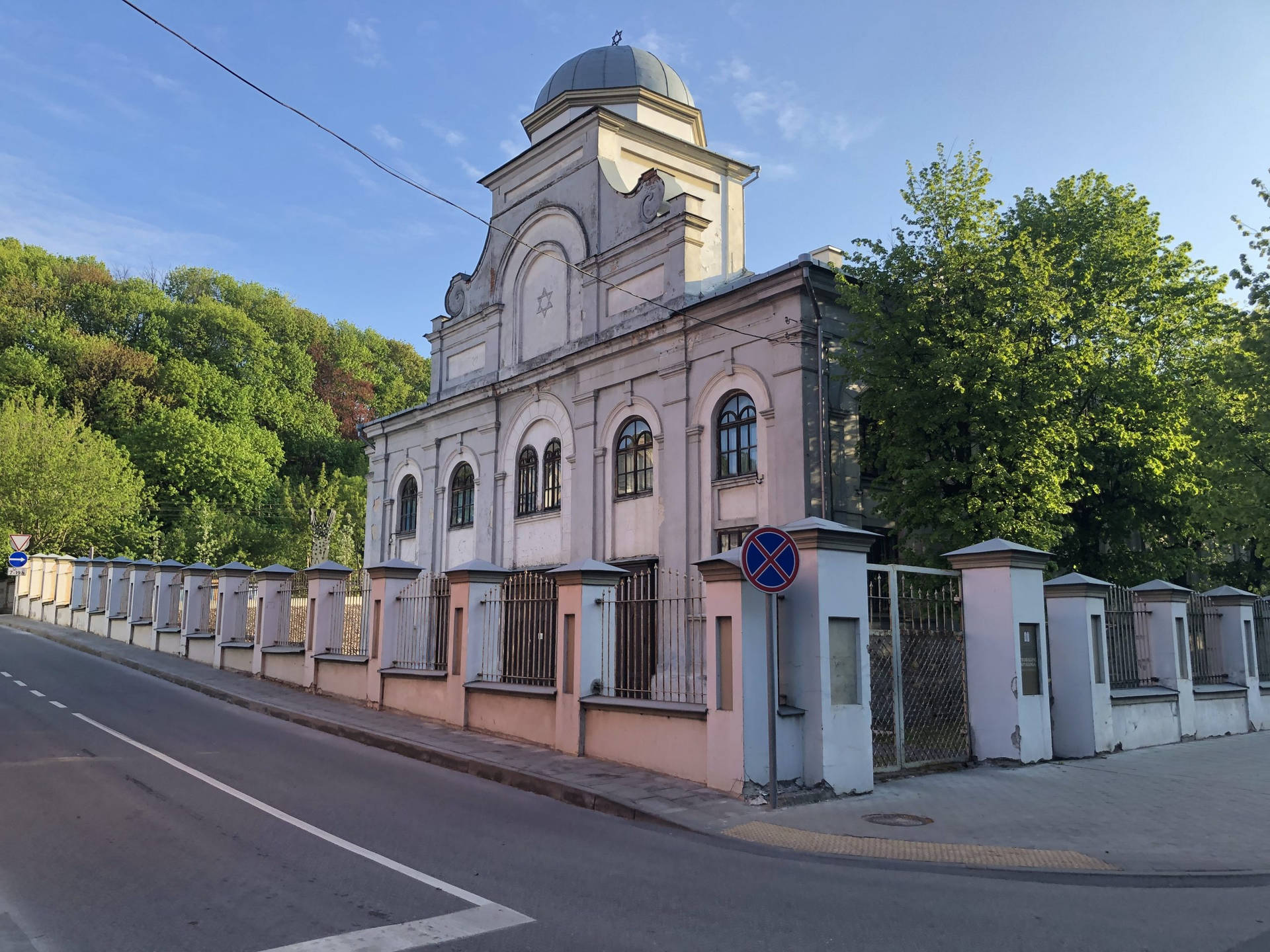 Historic Vilnius Kaunas Synagogue In Lithuania Background