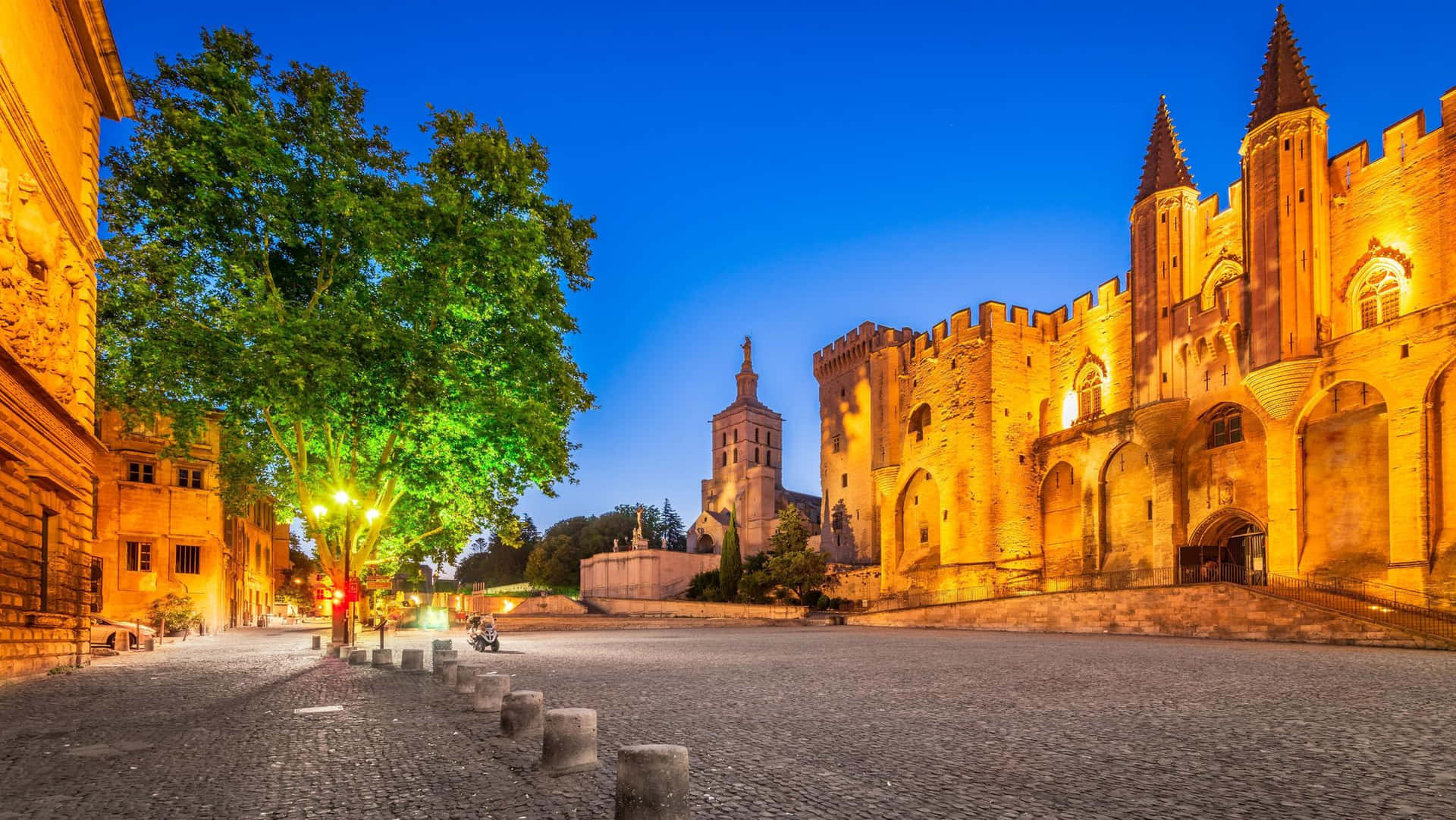 Historical Landmark Avignon Palace Background