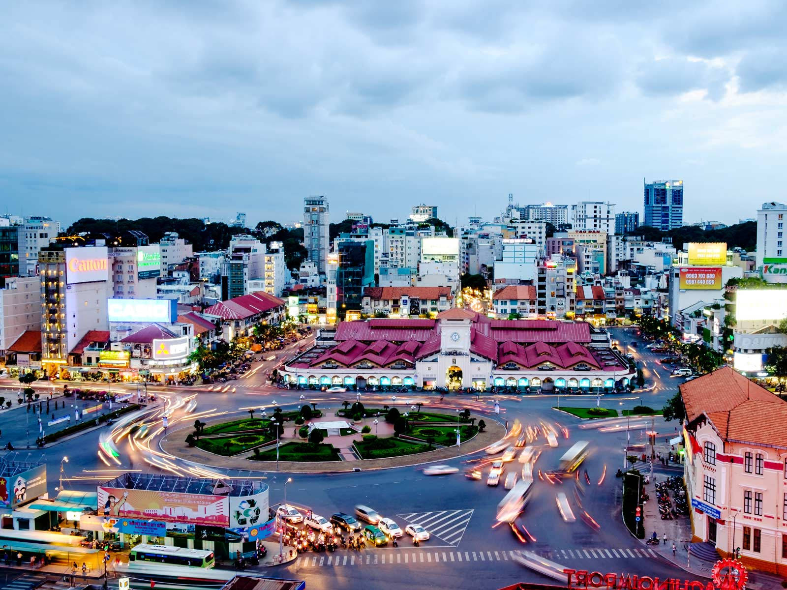 Ho Chi Minh City Roundabout Park Background