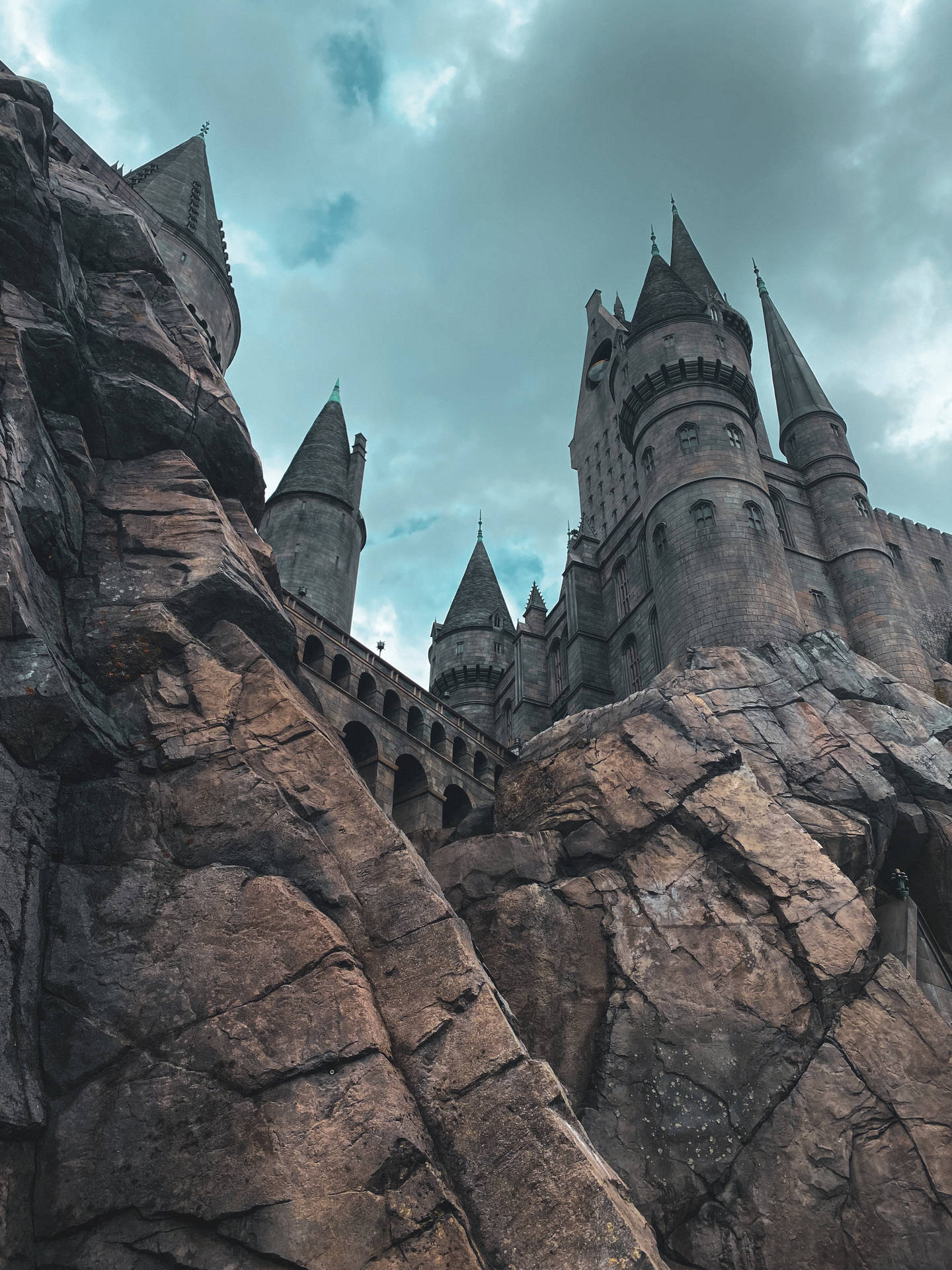 Hogwarts School Of Witchcraft And Wizardry At Night Background