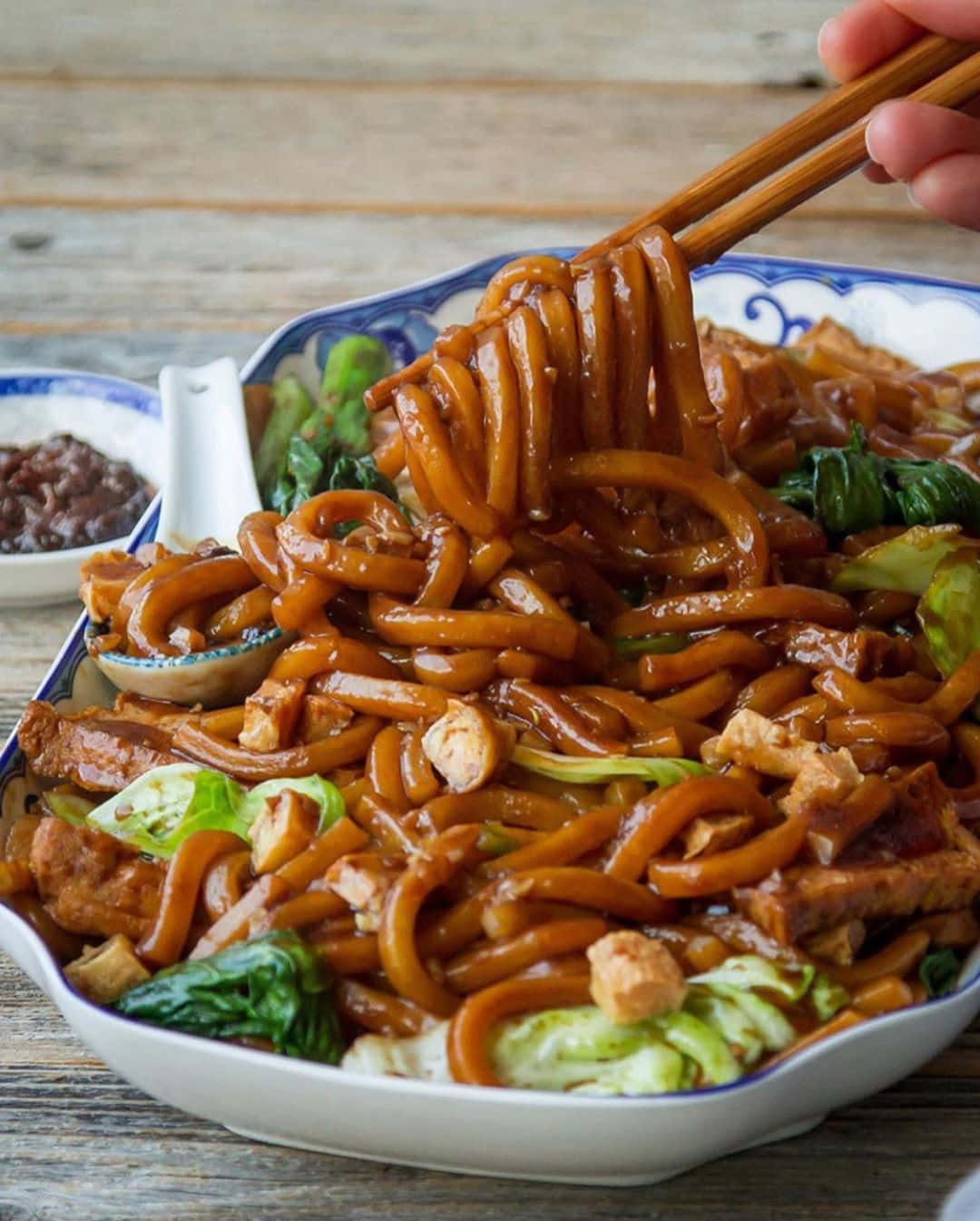 Hokkien Mee Made With Thick Udon Background