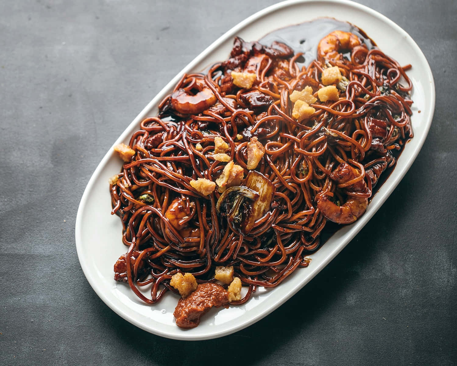 Hokkien Mee On Long Plate Background