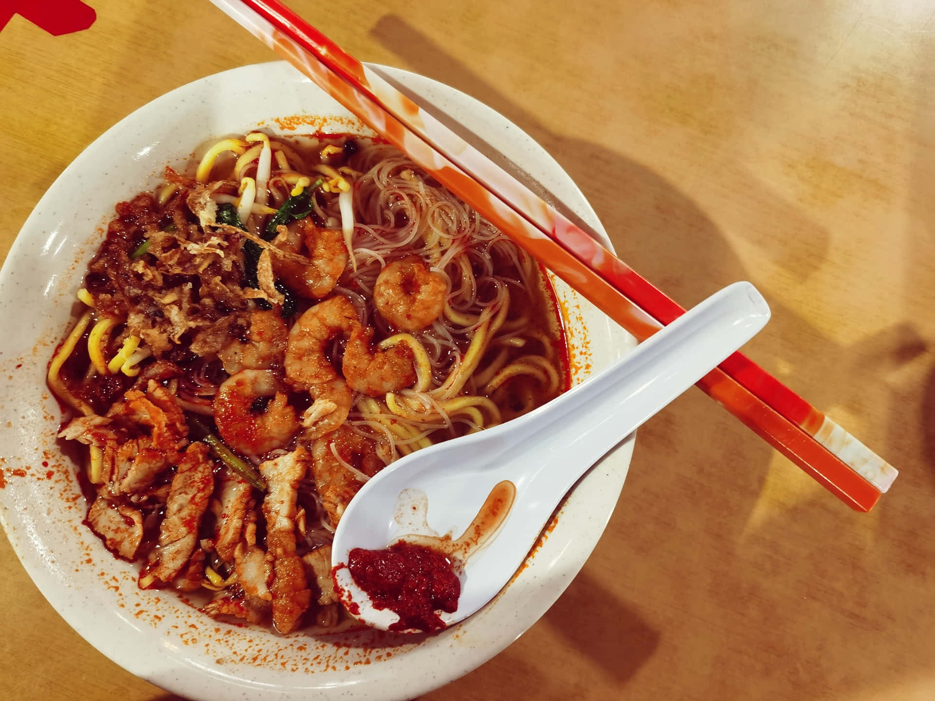 Hokkien Mee With Red Base Soup Background