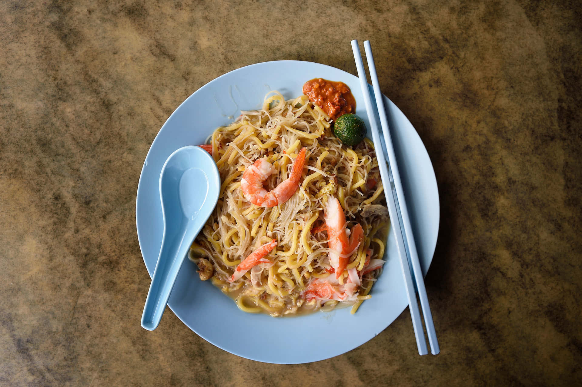 Hokkien Mee With Yellow And Thin Noodles Background