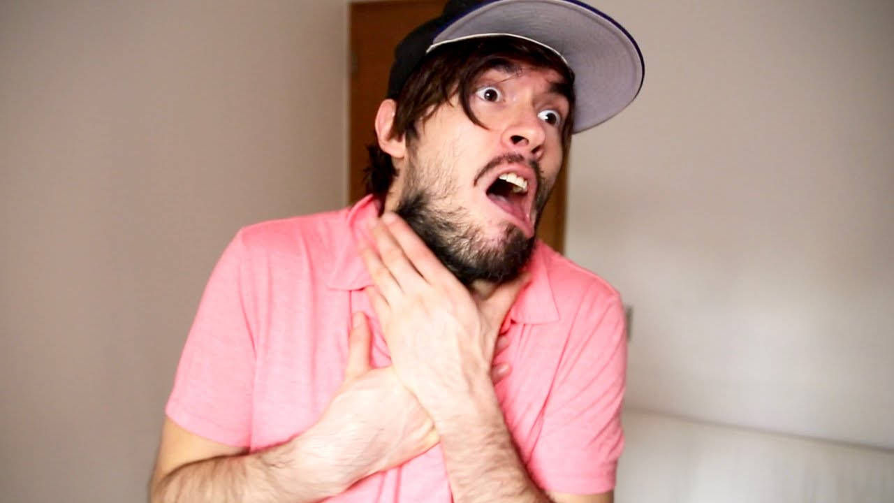 Holasoygerman Choking Himself Background