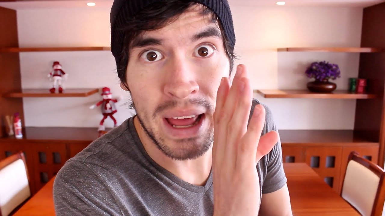 Holasoygerman Hand Over Mouth