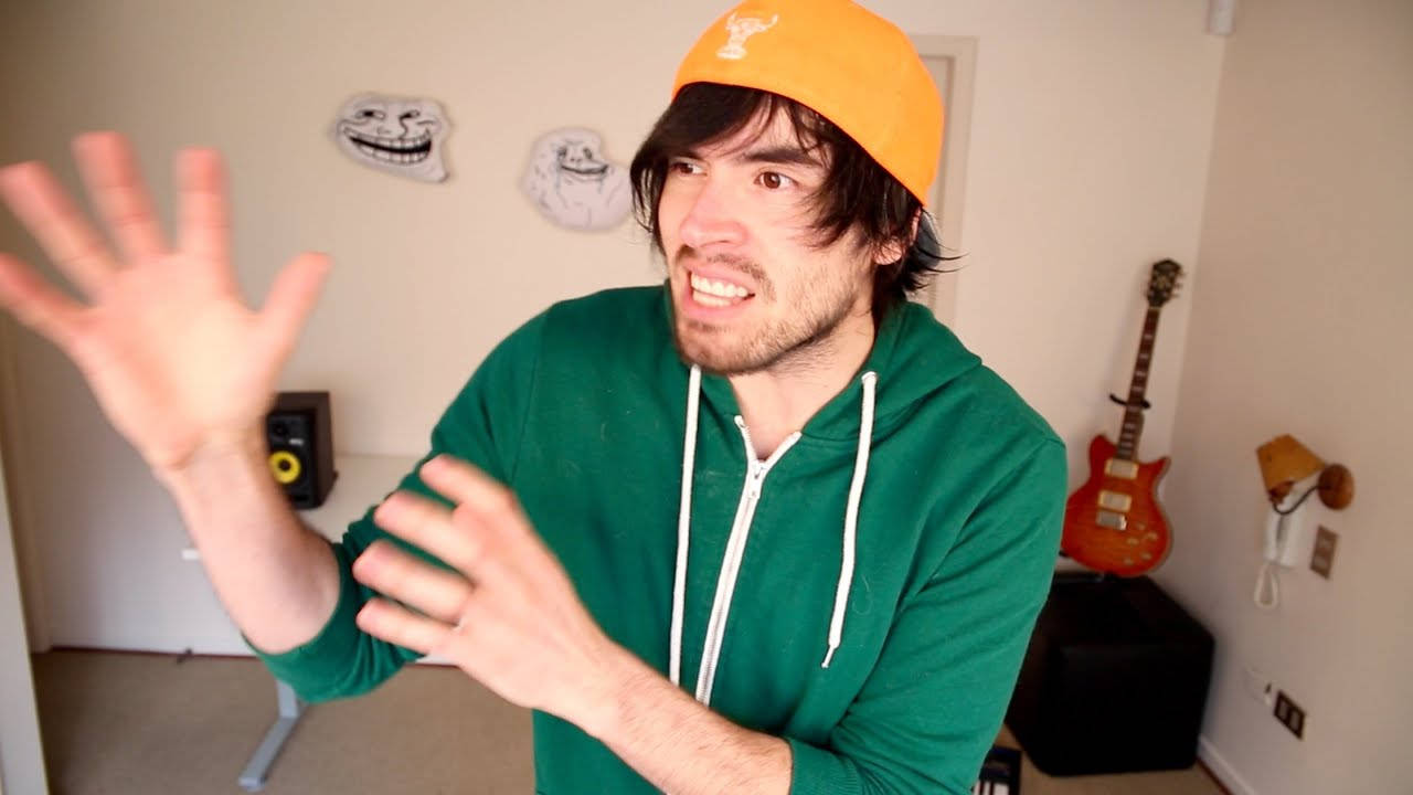 Holasoygerman In Green Hoodie Background