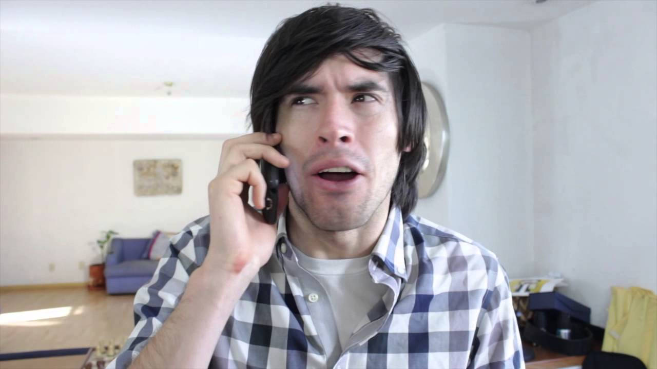 Holasoygerman On The Phone Background