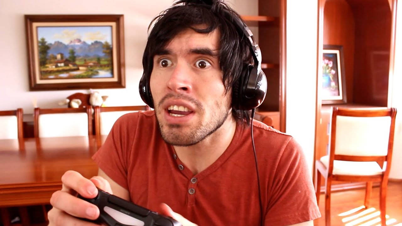 Holasoygerman Playing Video Games Background