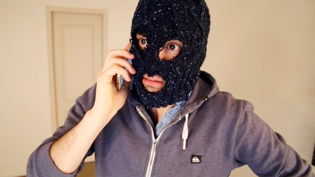 Holasoygerman Wearing Black Mask Background