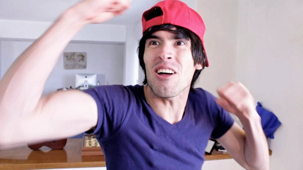 Holasoygerman Wearing Cap Backwards