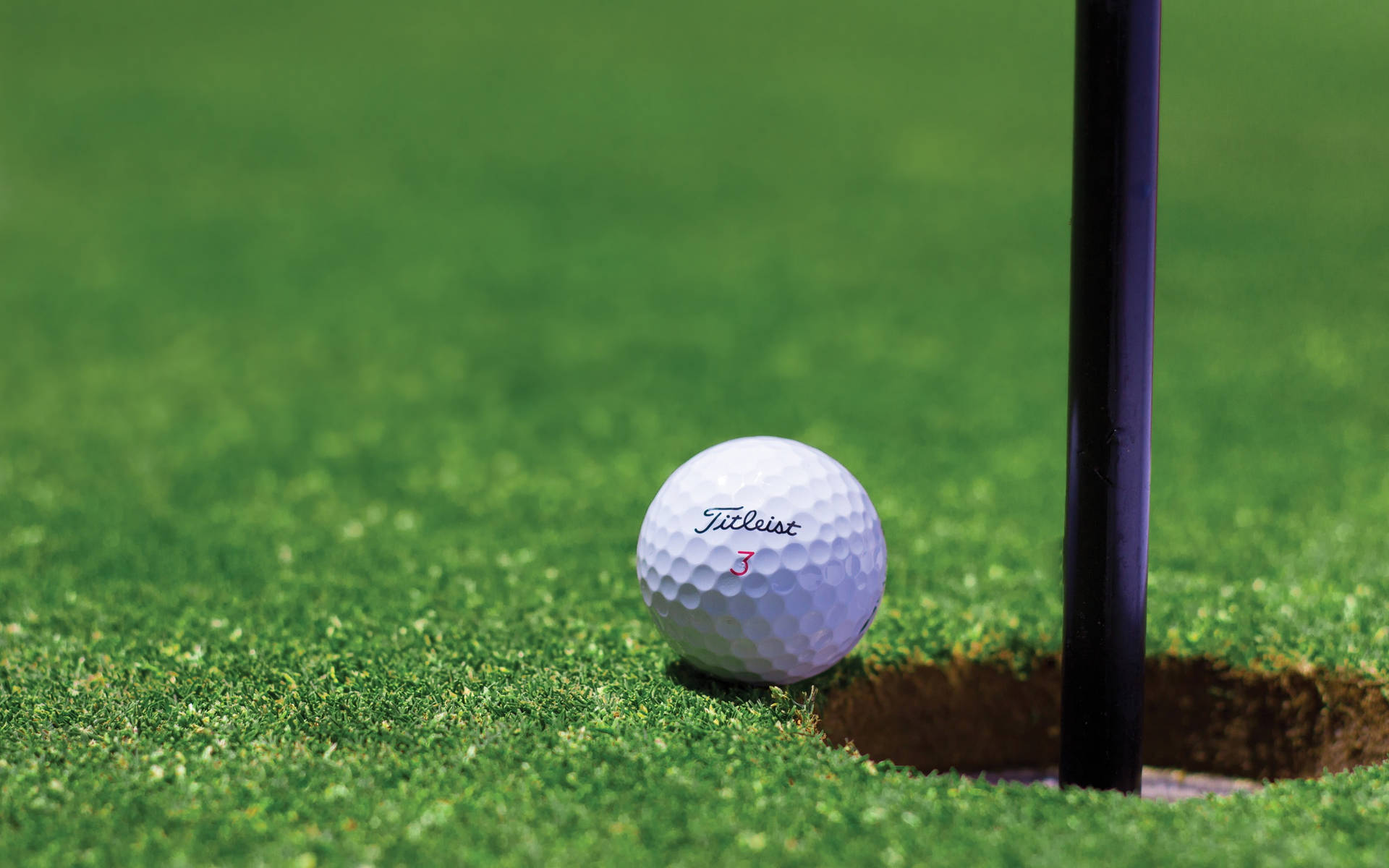 Hole-in-one Titleist Golfing Desktop Background