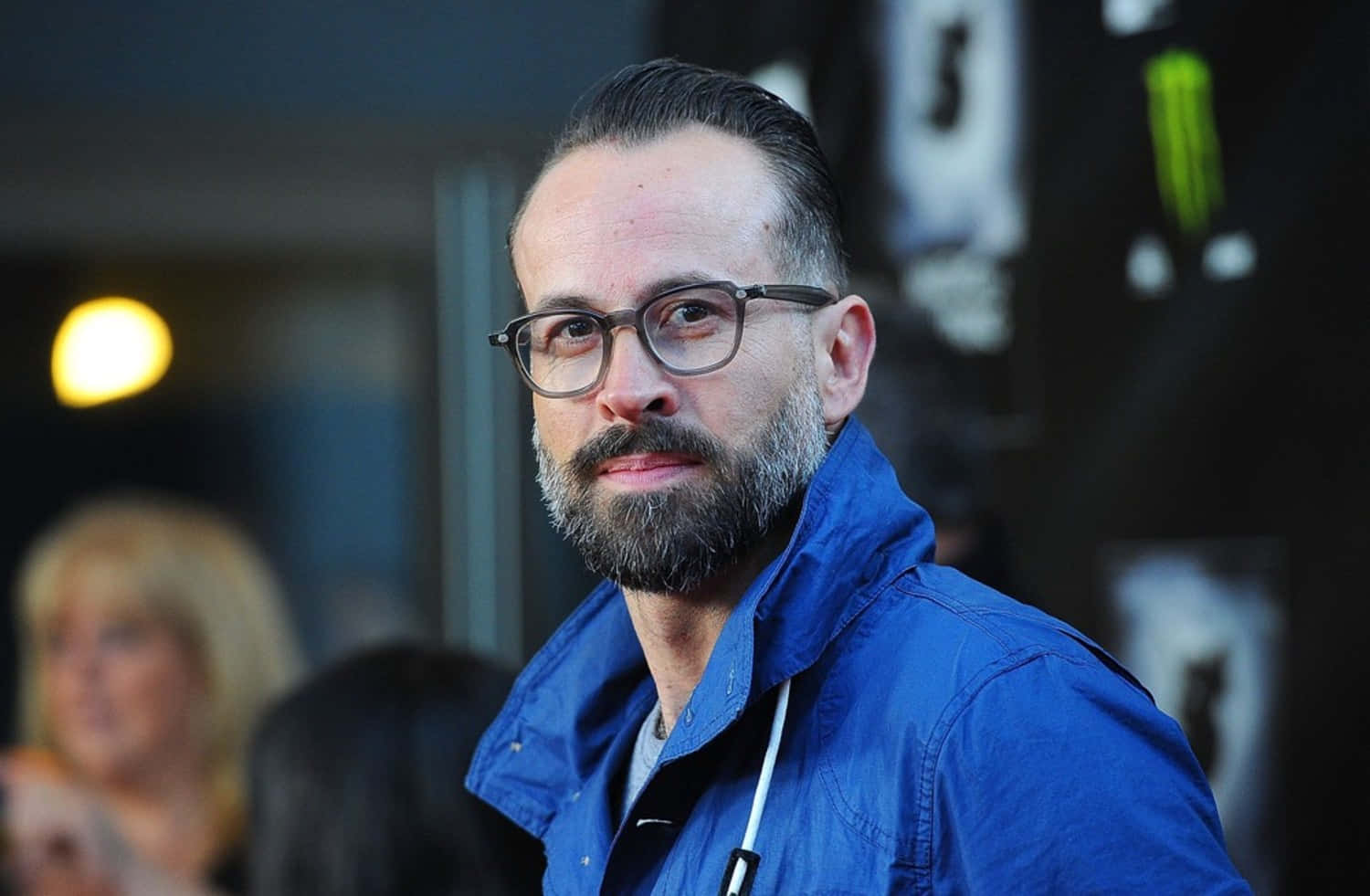 Hollywood Actor Jason Lee Looking Dashing In Casual Attire Background