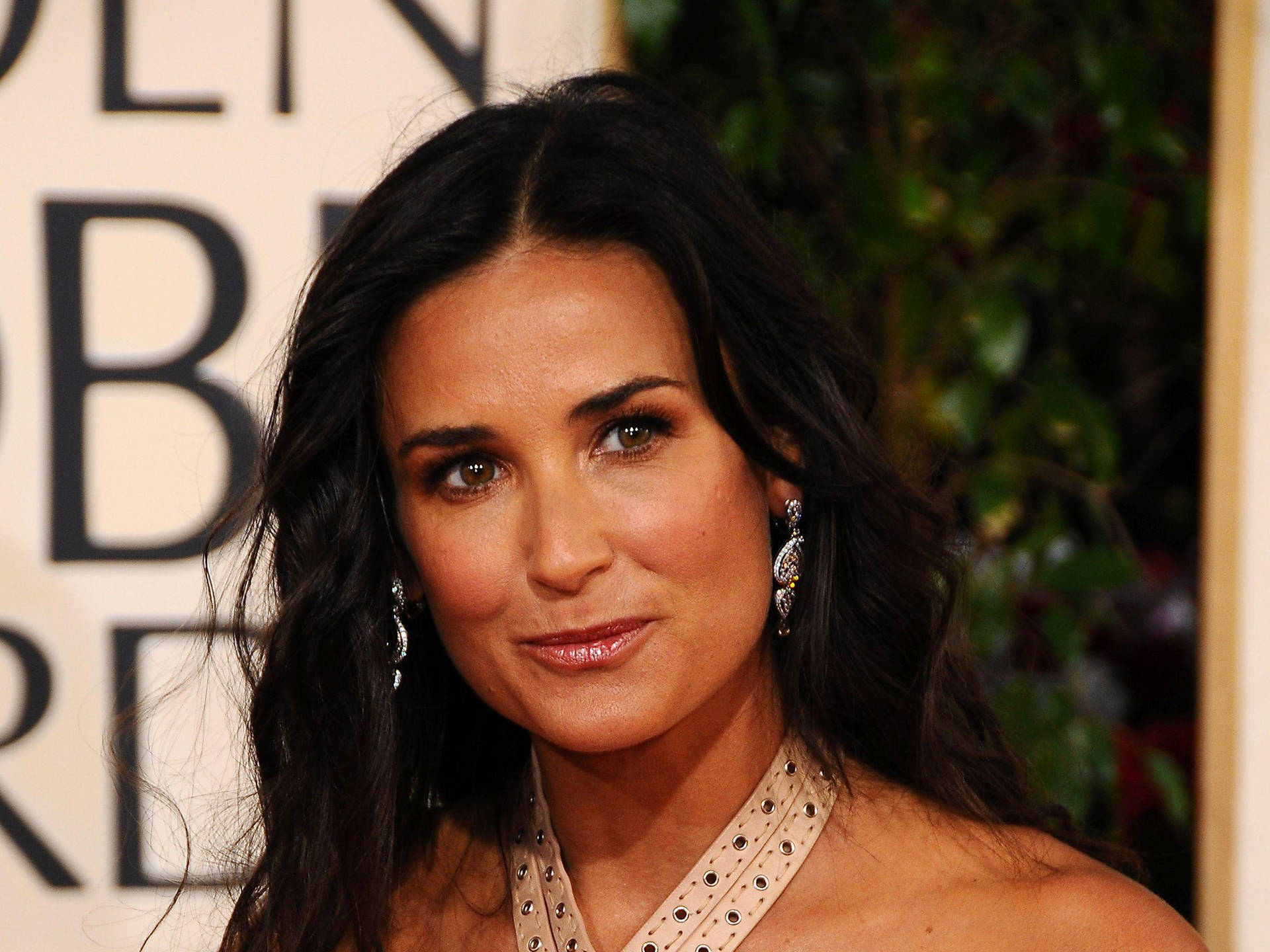 Hollywood Actress Demi Moore Golden Globe Awards Background