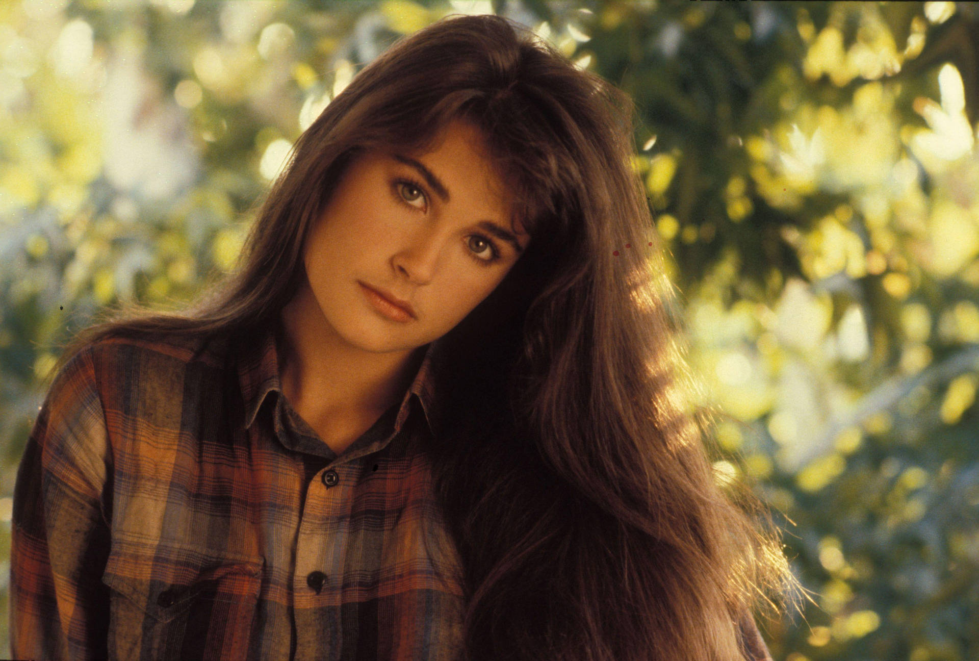 Hollywood Actress Demi Moore Young Still Shot Background