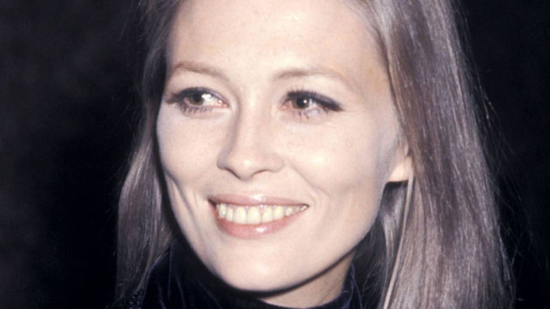 Hollywood Actress Faye Dunaway 1969 Portrait Background