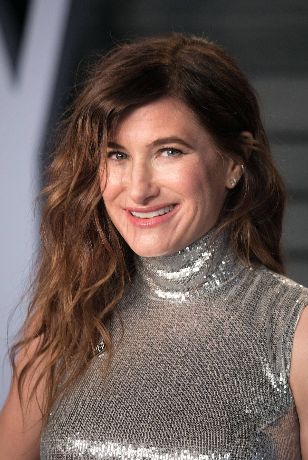 Hollywood Actress Kathryn Hahn Radiates Class Background