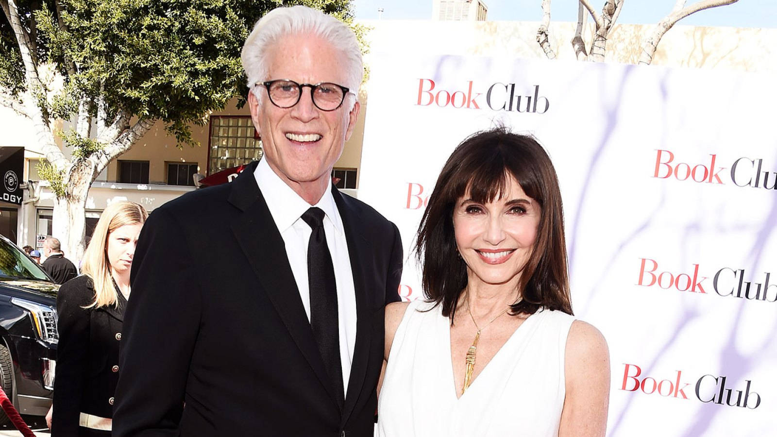 Hollywood Elites Mary Steenburgen Ted Danson Background