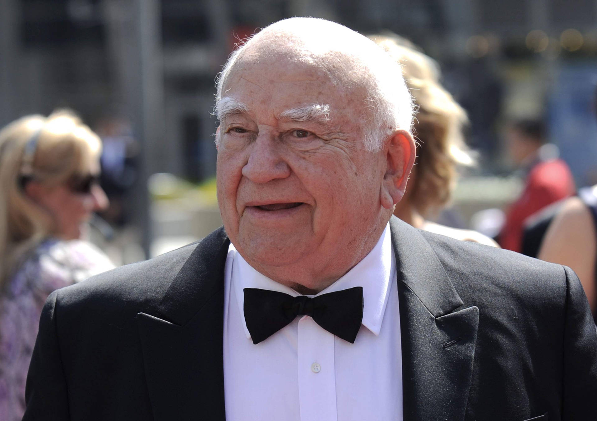 Hollywood Legend, Edward Asner In Classy Attire Background