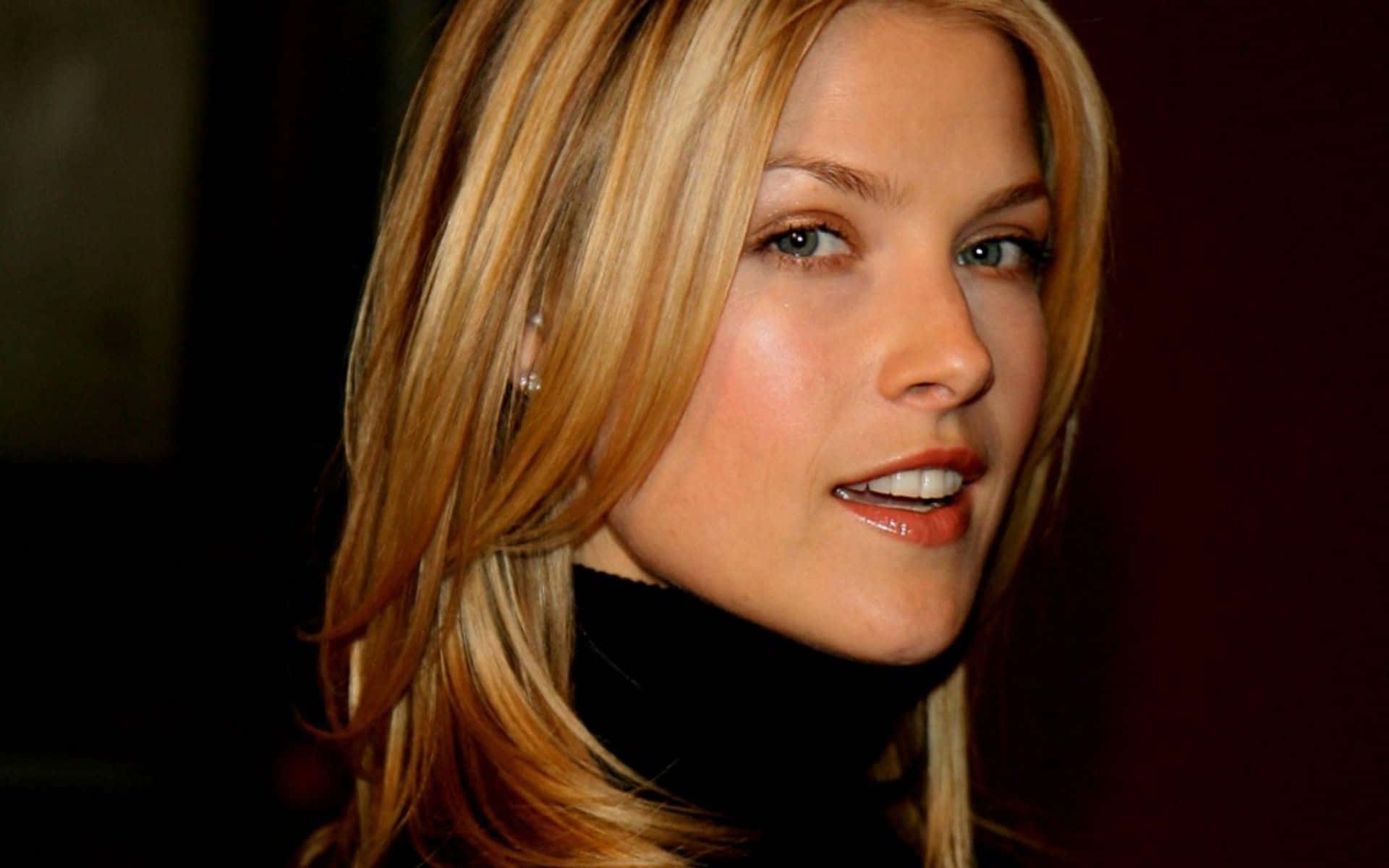 Hollywood Star Ali Larter Background