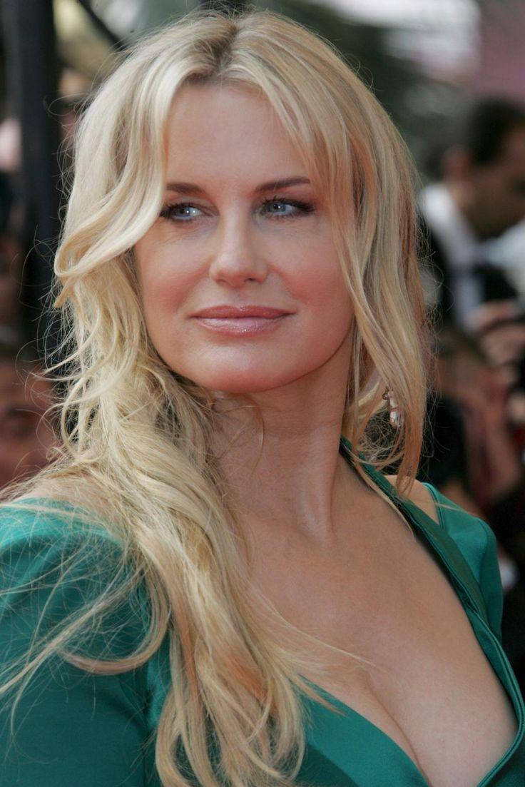 Hollywood Star Daryl Hannah During A Red Carpet Event Background