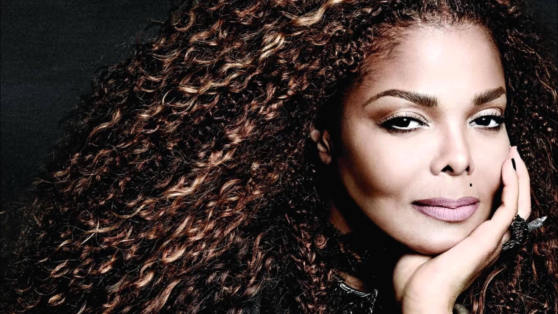 Hollywood Star Janet Jackson And Her Beautiful Curls Background