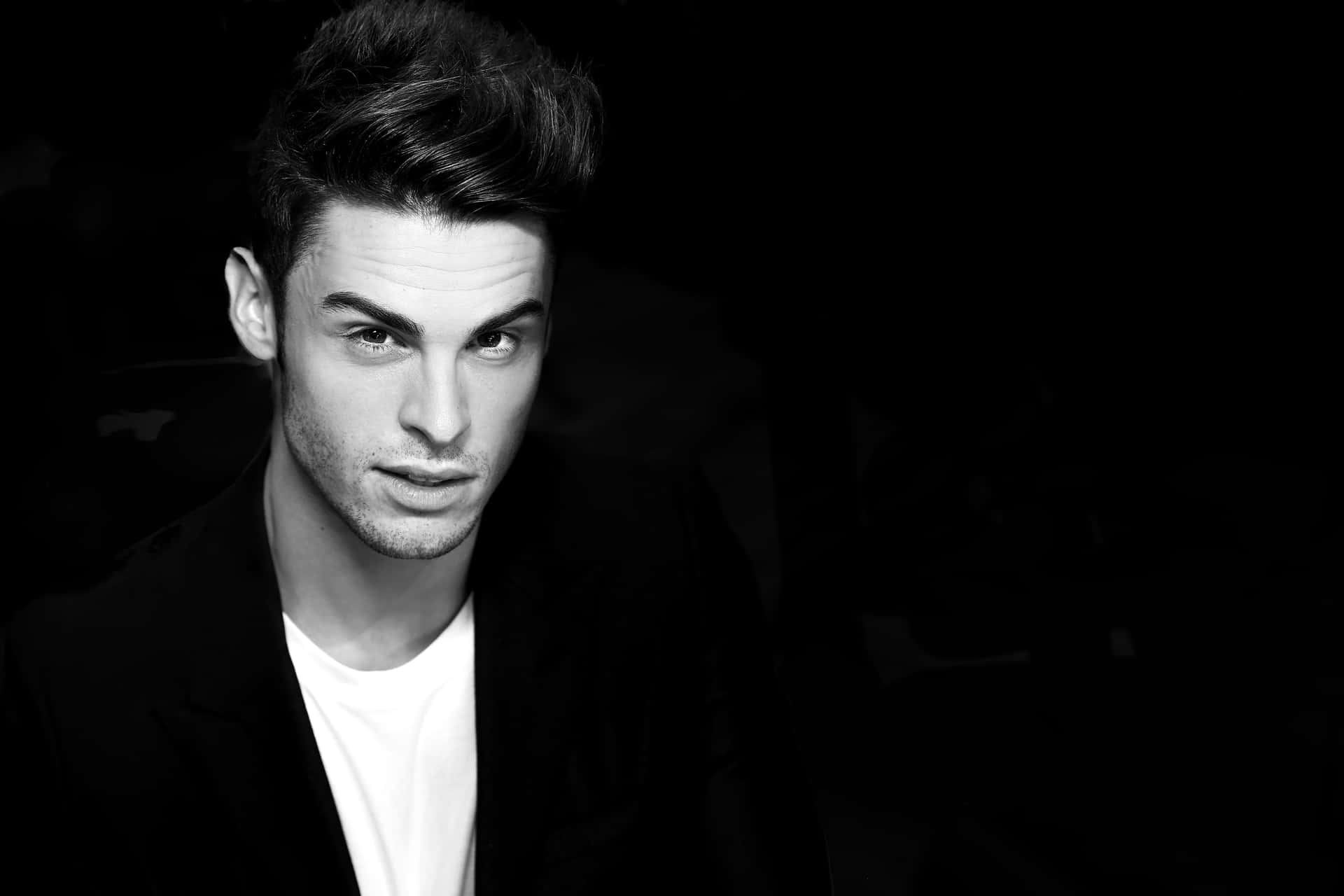 Hombres Guapos Baptiste Giabiconi Background