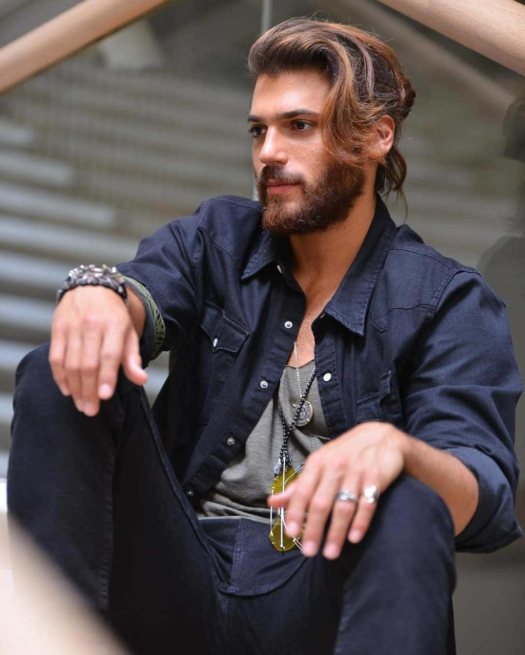 Hombres Guapos Can Yaman Sitting Background