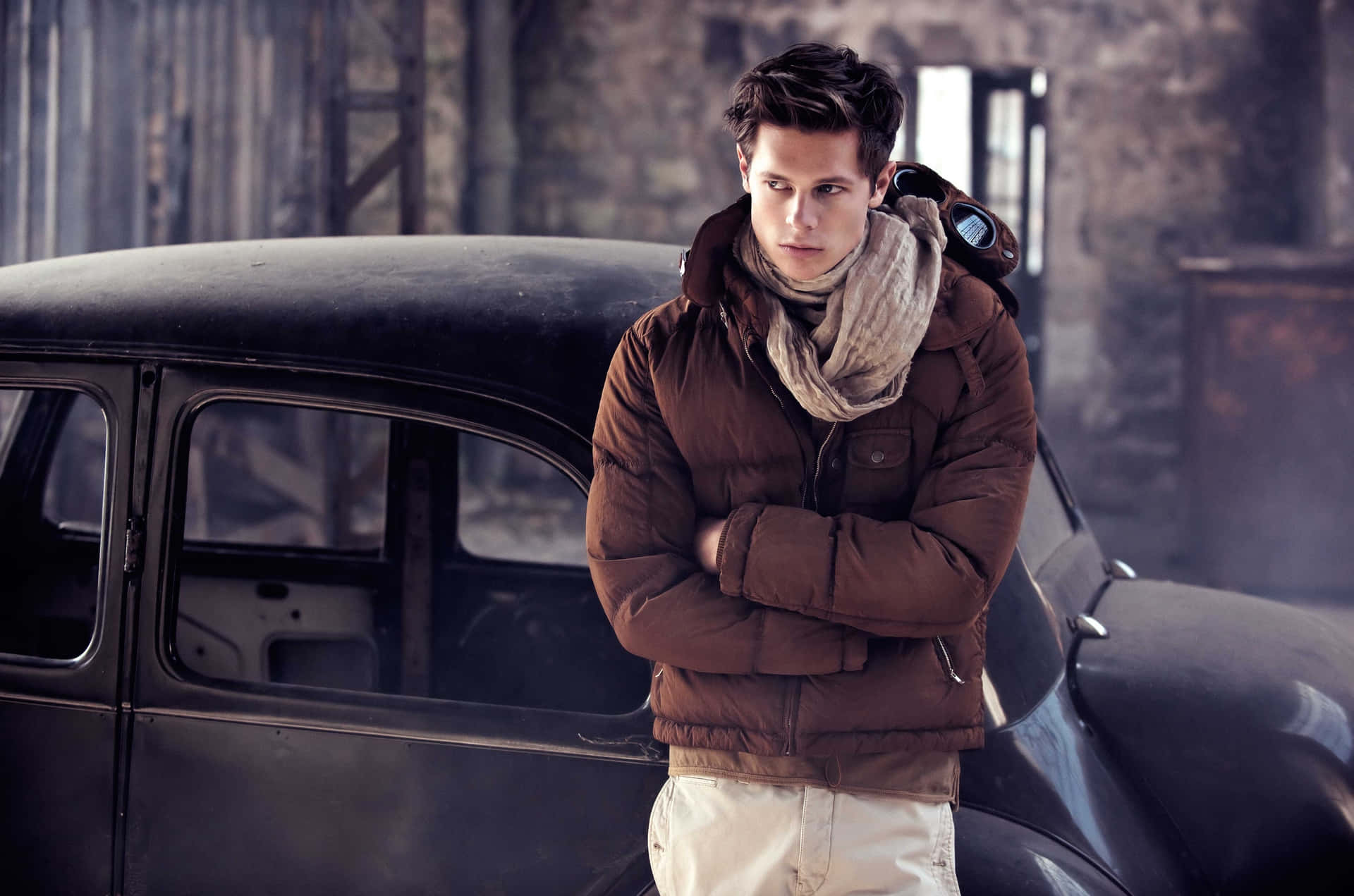 Hombres Guapos Model In Coat