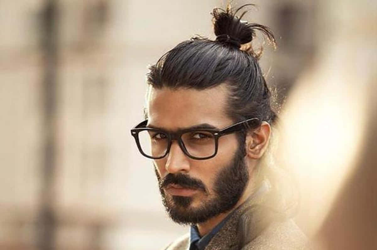 Hombres Guapos Model With Man Bun Background