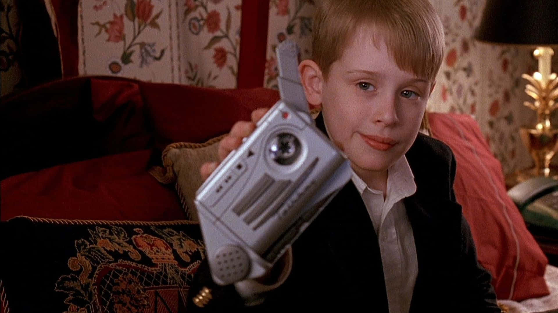 'home Alone: I When You Forget Your Face Mask' Background