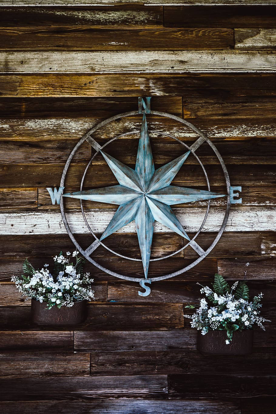 Homely Compass Wall Decor Background