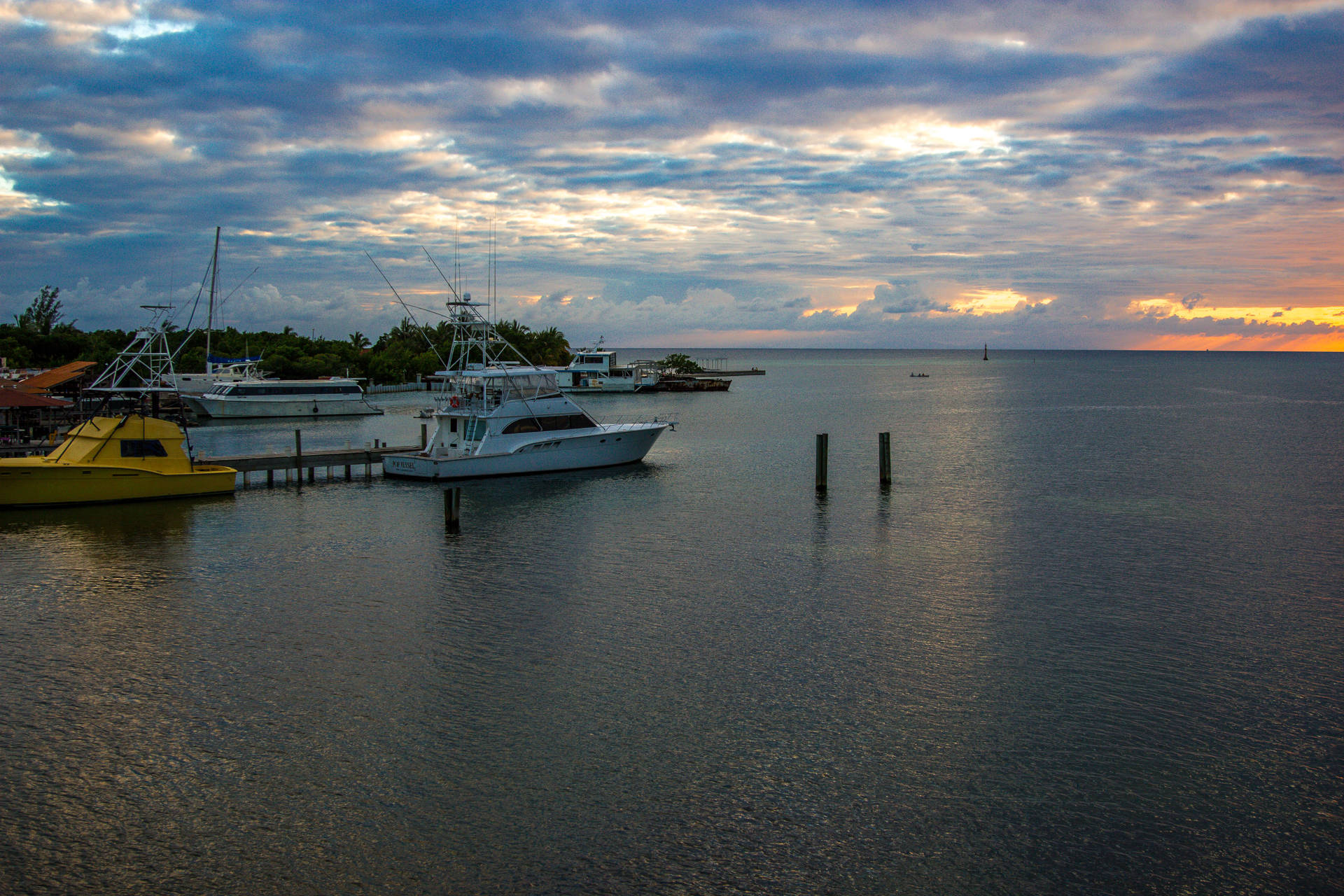 Honduras Ship Harbor Background