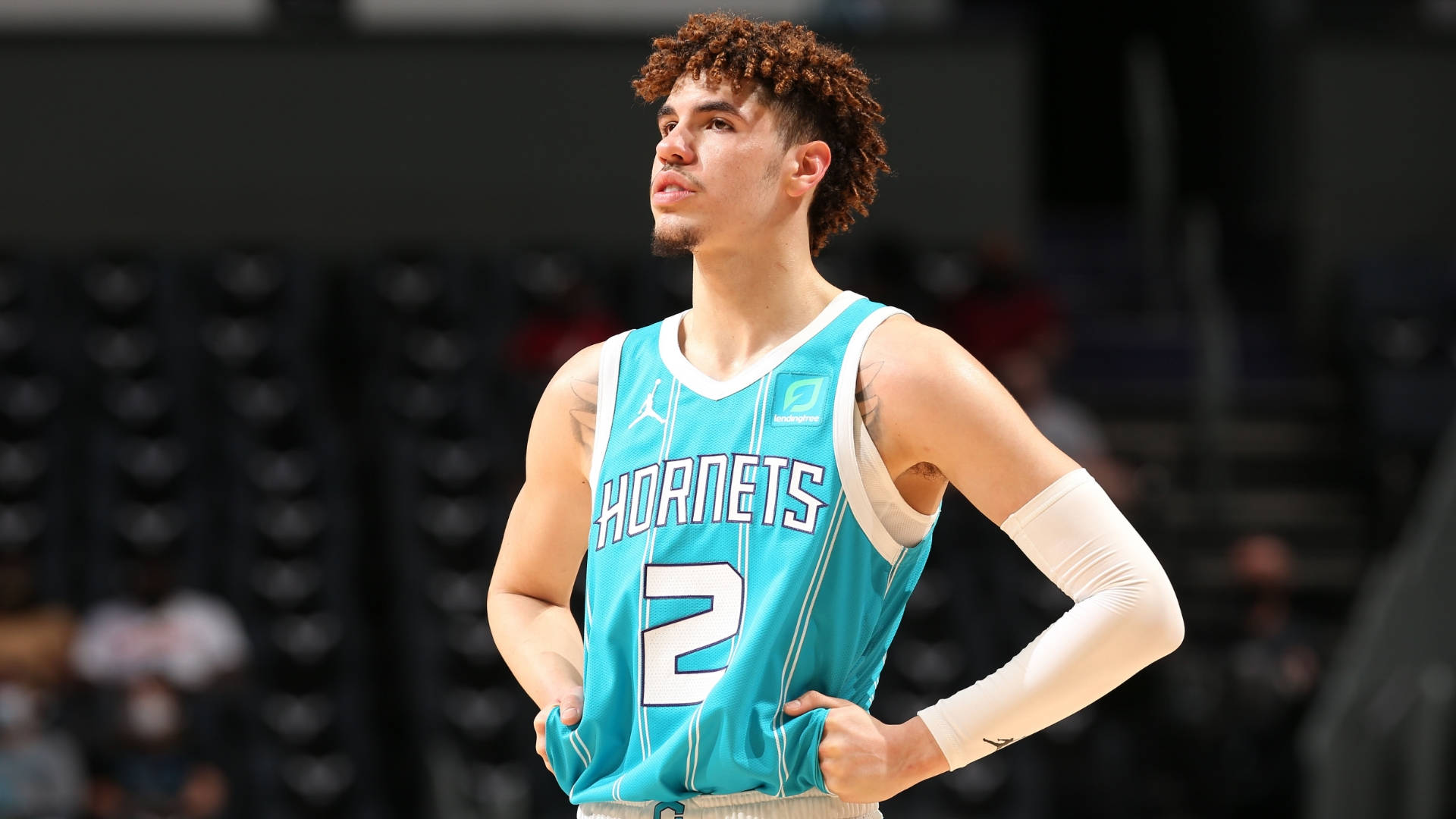 Hornets Lamelo Ball In Court Background