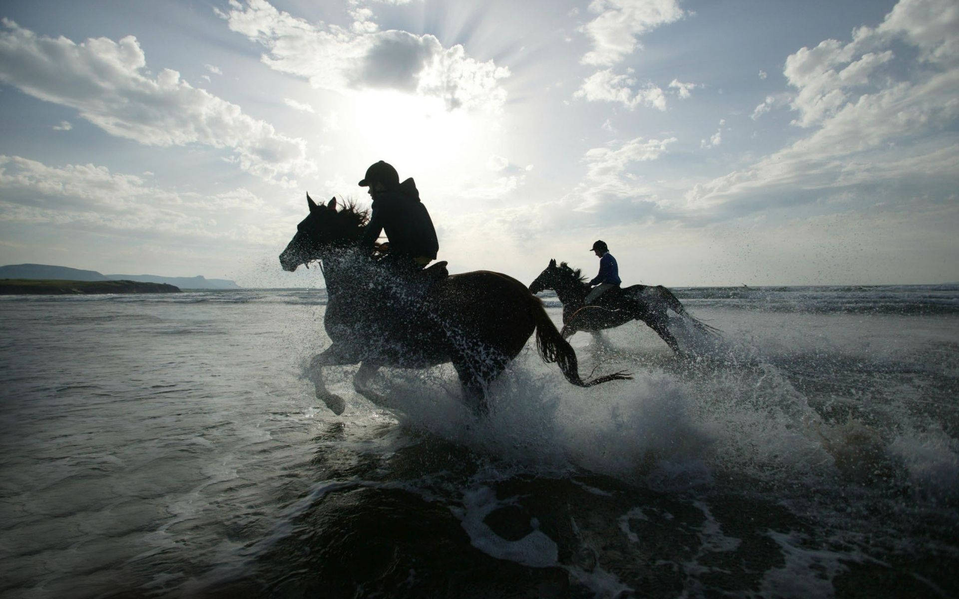 Horse Racing In The Vast Ocean Background