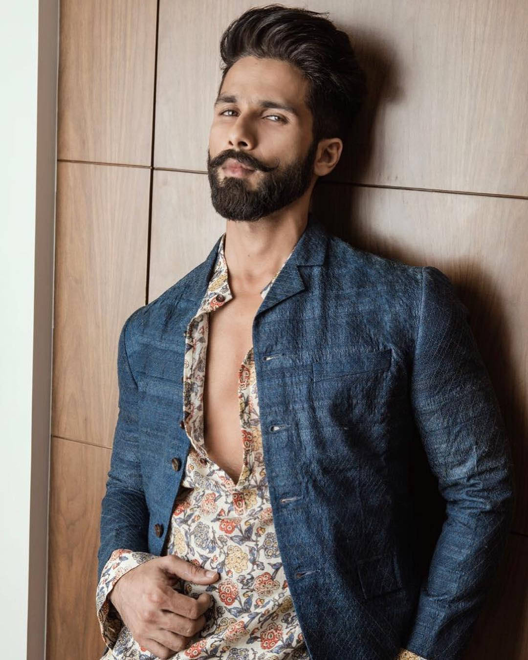 Hot Indian Actor Shahid Kapoor Background