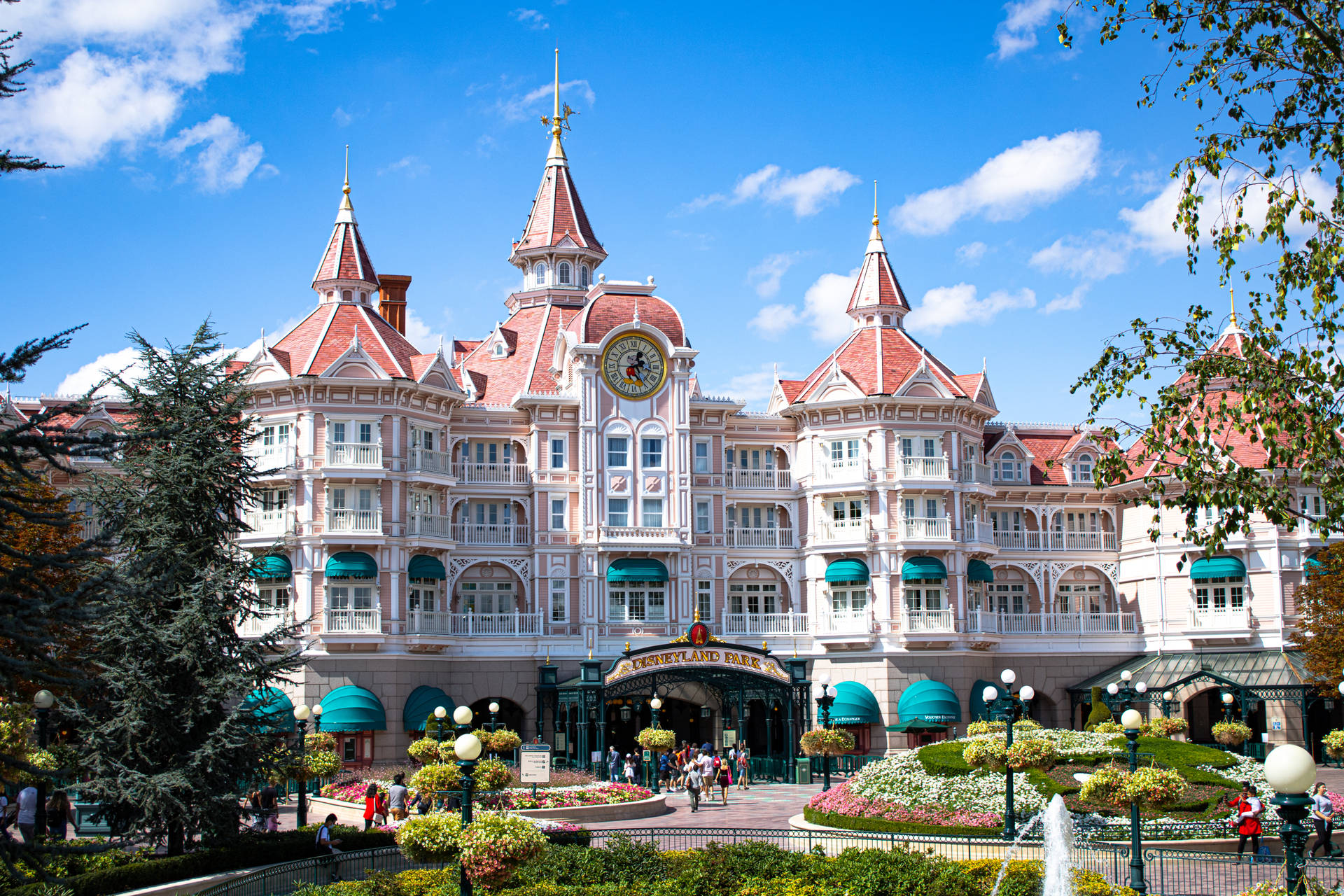 Hotel Disneyland Desktop Background