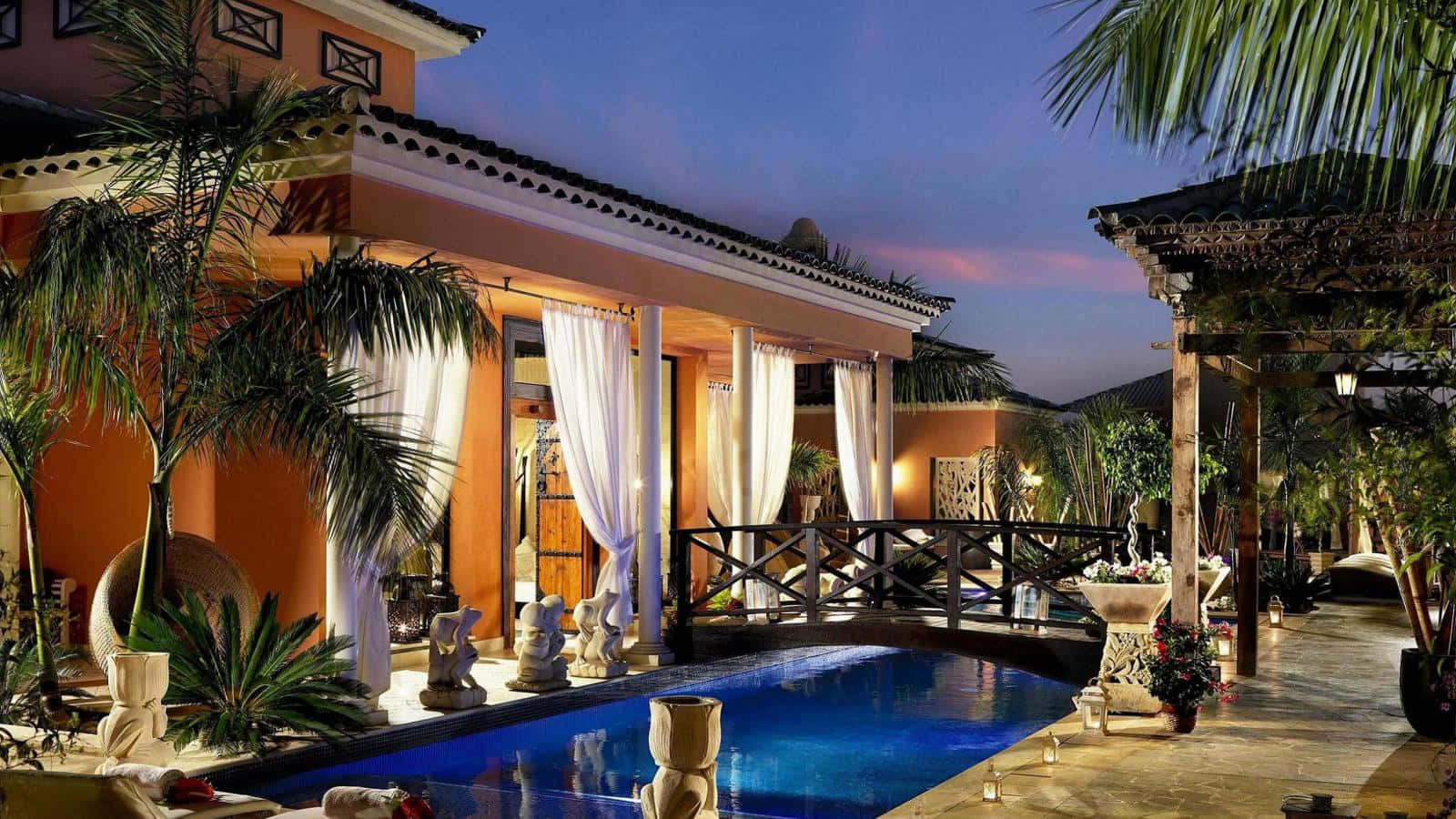 Hotel Royal Garden Villas Resort Background