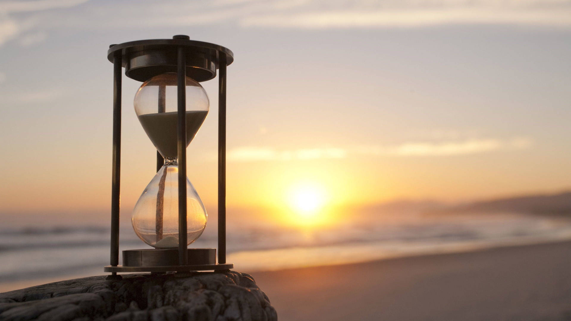 Hourglass At Sunset Beach Tiempo Background Background